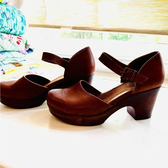 B.O.C. Brown Women's Clog Mary Jane Heels - Picture 1 of 6